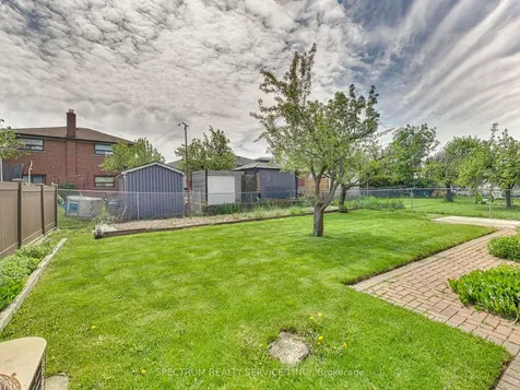 56 Blacksmith Crescent Toronto ON M3N 1V4