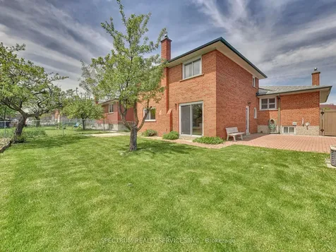 56 Blacksmith Crescent Toronto ON M3N 1V4