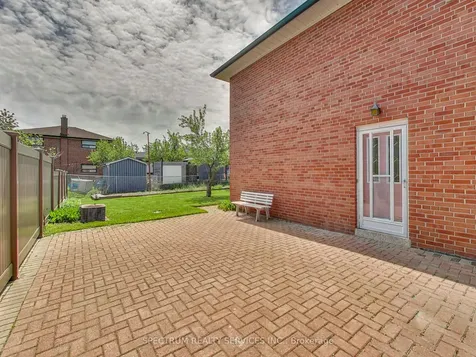 56 Blacksmith Crescent Toronto ON M3N 1V4