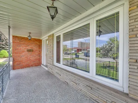 56 Blacksmith Crescent Toronto ON M3N 1V4