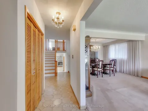 56 Blacksmith Crescent Toronto ON M3N 1V4