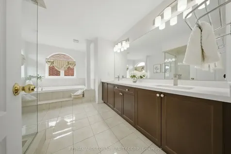 3071 Jenn Avenue Burlington ON L7M 0C7