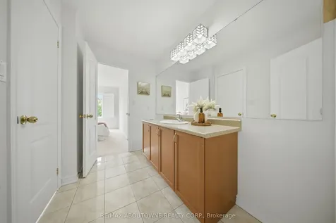 3071 Jenn Avenue Burlington ON L7M 0C7