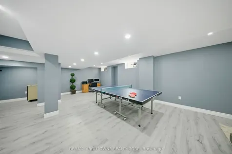 3071 Jenn Avenue Burlington ON L7M 0C7