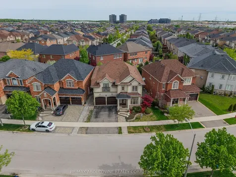 3071 Jenn Avenue Burlington ON L7M 0C7
