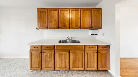 2538 Barcella Crescent Mississauga ON L5K 1E2