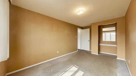 2538 Barcella Crescent Mississauga ON L5K 1E2