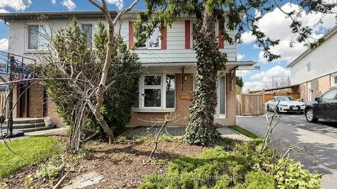2538 Barcella Crescent Mississauga ON L5K 1E2