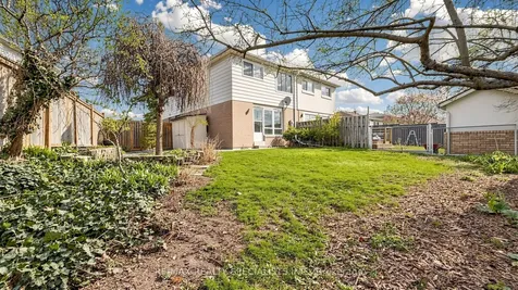 2538 Barcella Crescent Mississauga ON L5K 1E2