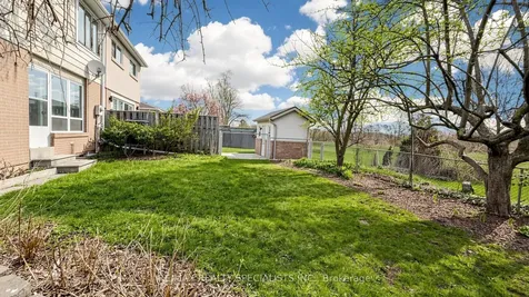 2538 Barcella Crescent Mississauga ON L5K 1E2