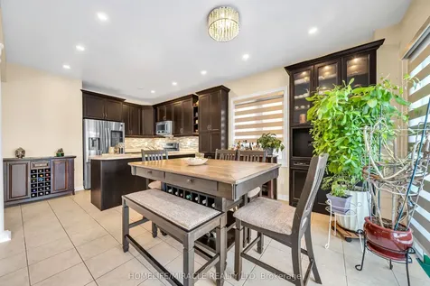 4 Templeton Court Brampton ON L6P 3B2