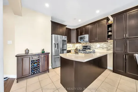 4 Templeton Court Brampton ON L6P 3B2