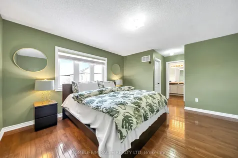 4 Templeton Court Brampton ON L6P 3B2