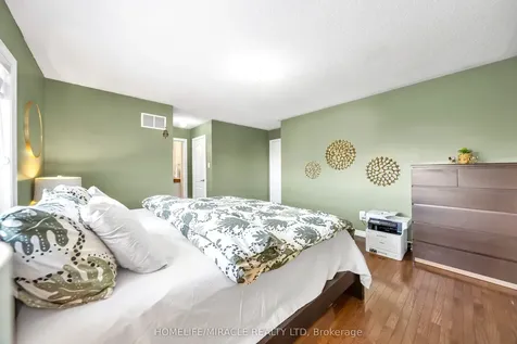 4 Templeton Court Brampton ON L6P 3B2