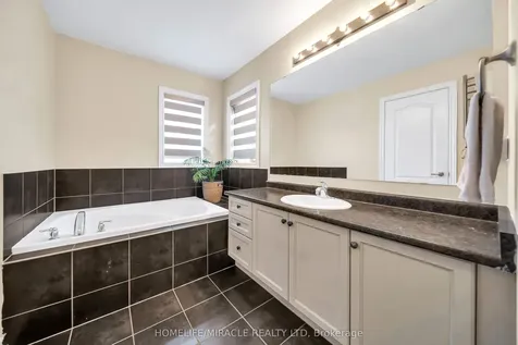 4 Templeton Court Brampton ON L6P 3B2