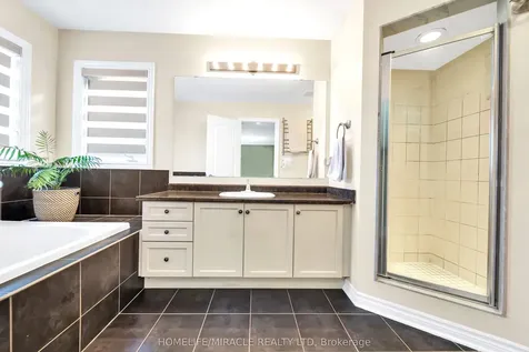 4 Templeton Court Brampton ON L6P 3B2