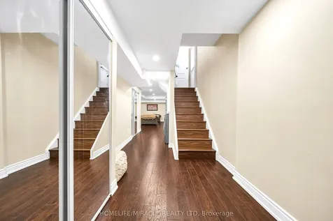 4 Templeton Court Brampton ON L6P 3B2