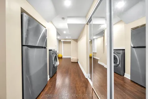 4 Templeton Court Brampton ON L6P 3B2
