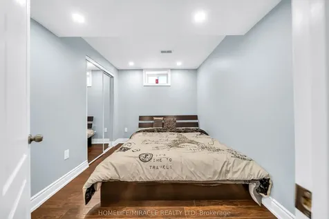 4 Templeton Court Brampton ON L6P 3B2