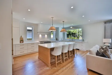 227 Tuck Drive Burlington ON L7L 2P9