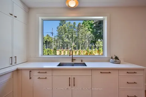 227 Tuck Drive Burlington ON L7L 2P9