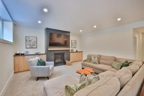 227 Tuck Drive Burlington ON L7L 2P9