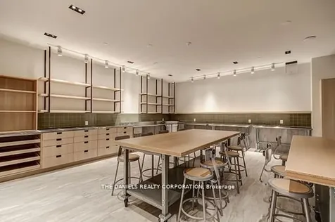 2485 Eglinton Avenue W Mississauga ON L5M 2T1