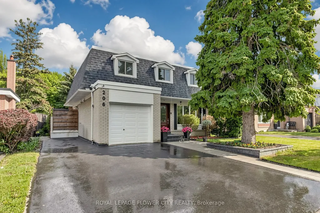 206 Mcmurchy Avenue S Brampton ON L6Y 1Z3
