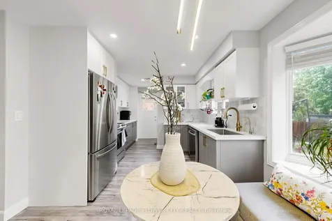 206 Mcmurchy Avenue S Brampton ON L6Y 1Z3