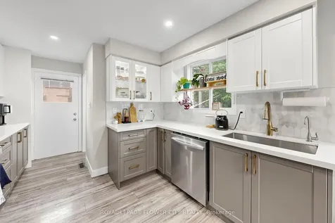 206 Mcmurchy Avenue S Brampton ON L6Y 1Z3