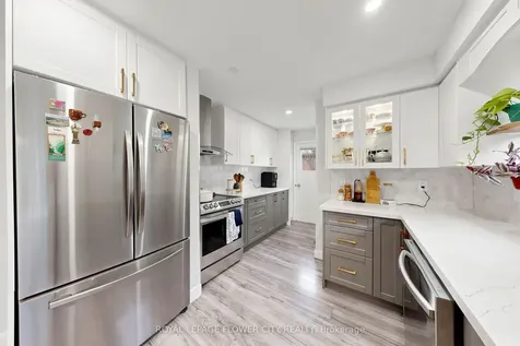 206 Mcmurchy Avenue S Brampton ON L6Y 1Z3