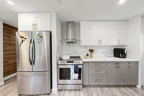 206 Mcmurchy Avenue S Brampton ON L6Y 1Z3