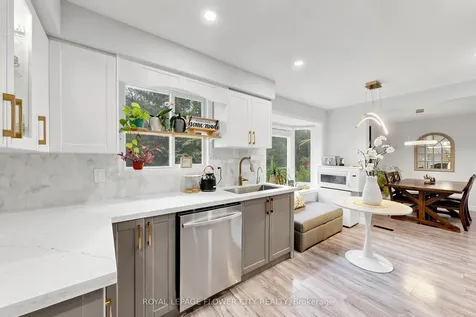 206 Mcmurchy Avenue S Brampton ON L6Y 1Z3