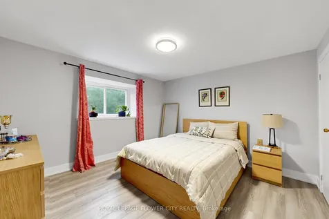 206 Mcmurchy Avenue S Brampton ON L6Y 1Z3