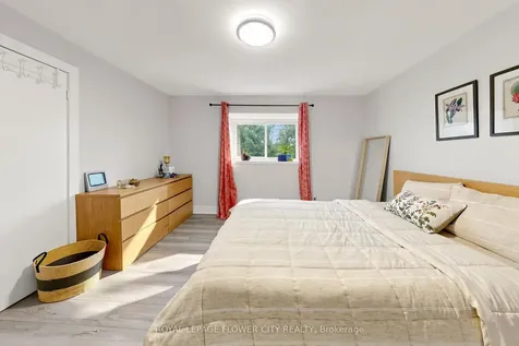 206 Mcmurchy Avenue S Brampton ON L6Y 1Z3