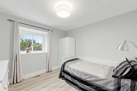 206 Mcmurchy Avenue S Brampton ON L6Y 1Z3