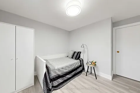 206 Mcmurchy Avenue S Brampton ON L6Y 1Z3