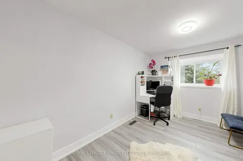 206 Mcmurchy Avenue S Brampton ON L6Y 1Z3