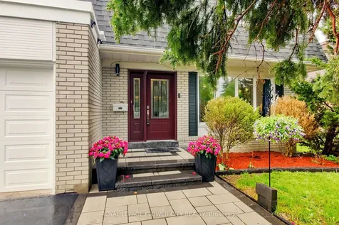 206 Mcmurchy Avenue S Brampton ON L6Y 1Z3
