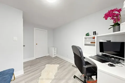 206 Mcmurchy Avenue S Brampton ON L6Y 1Z3