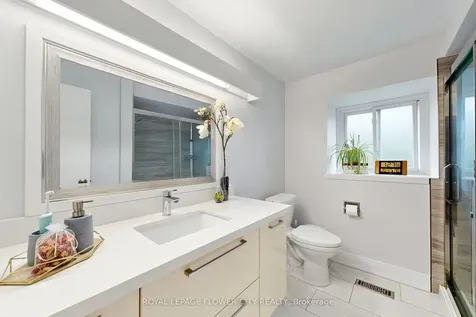 206 Mcmurchy Avenue S Brampton ON L6Y 1Z3