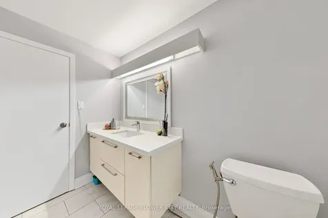 206 Mcmurchy Avenue S Brampton ON L6Y 1Z3