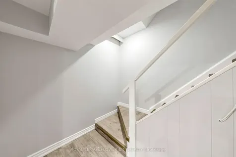 206 Mcmurchy Avenue S Brampton ON L6Y 1Z3