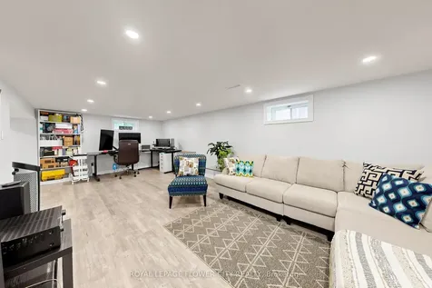206 Mcmurchy Avenue S Brampton ON L6Y 1Z3