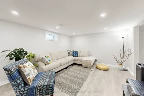 206 Mcmurchy Avenue S Brampton ON L6Y 1Z3