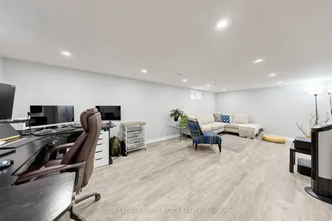 206 Mcmurchy Avenue S Brampton ON L6Y 1Z3