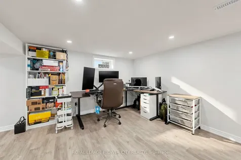 206 Mcmurchy Avenue S Brampton ON L6Y 1Z3