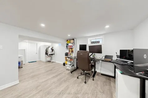 206 Mcmurchy Avenue S Brampton ON L6Y 1Z3