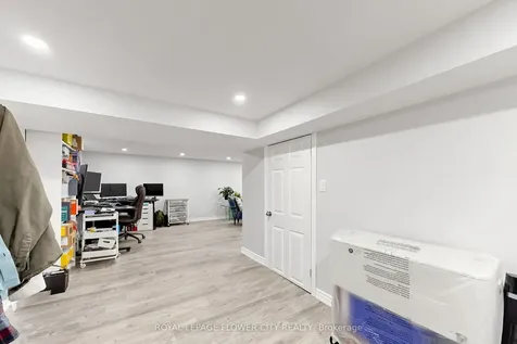 206 Mcmurchy Avenue S Brampton ON L6Y 1Z3