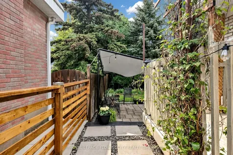 206 Mcmurchy Avenue S Brampton ON L6Y 1Z3